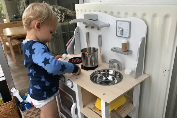 What Is The Perfect Age To Get A Play Kitchen Set